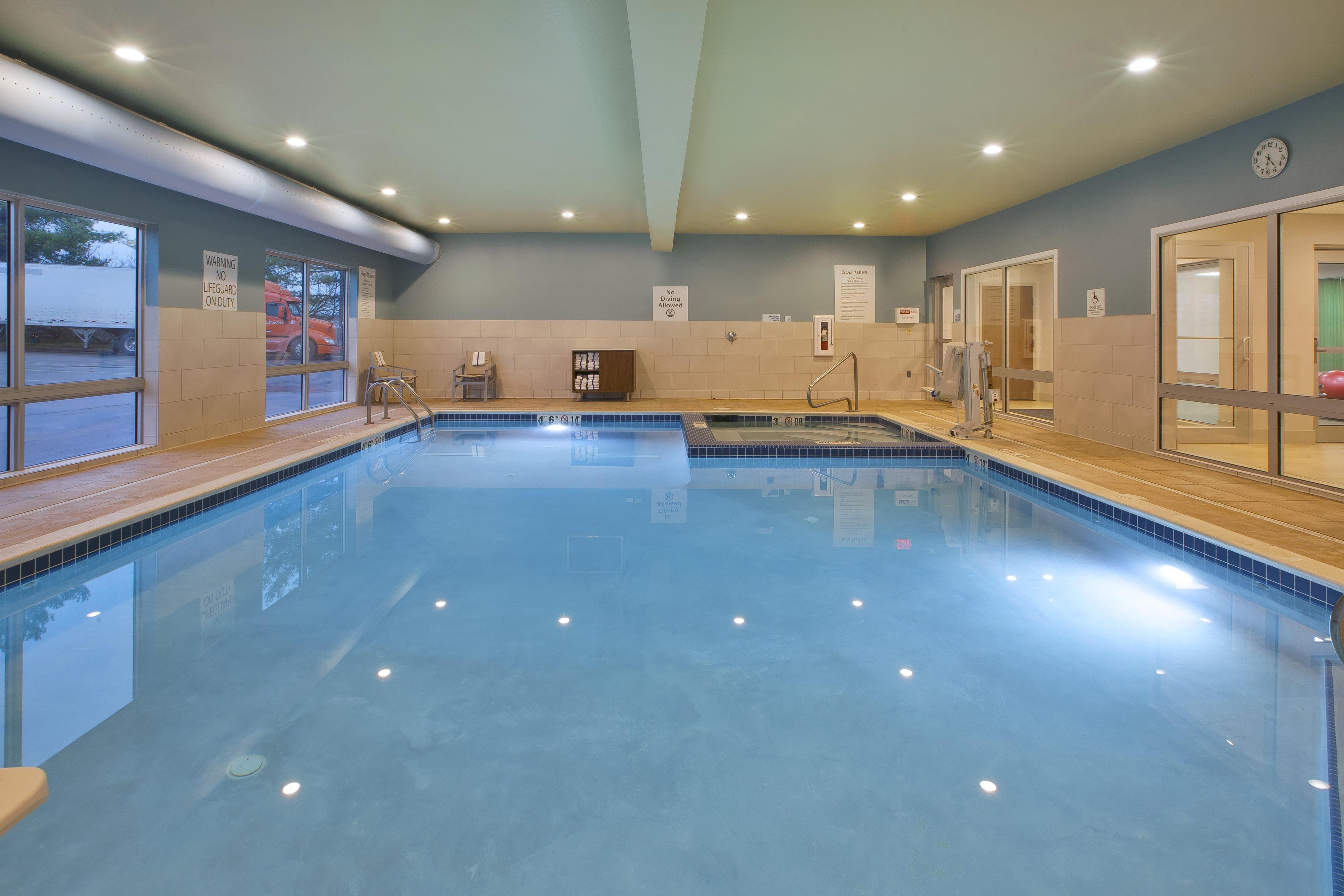 Holiday Inn Express & Suites - Parkersburg East By Ihg Luaran gambar